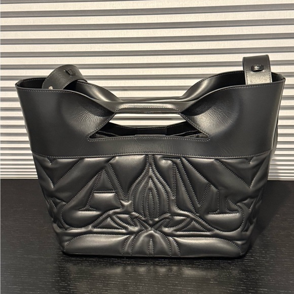 💯% AUTHENTIC ALEXANDER MCQUEEN BAG - Picture 6 of 12